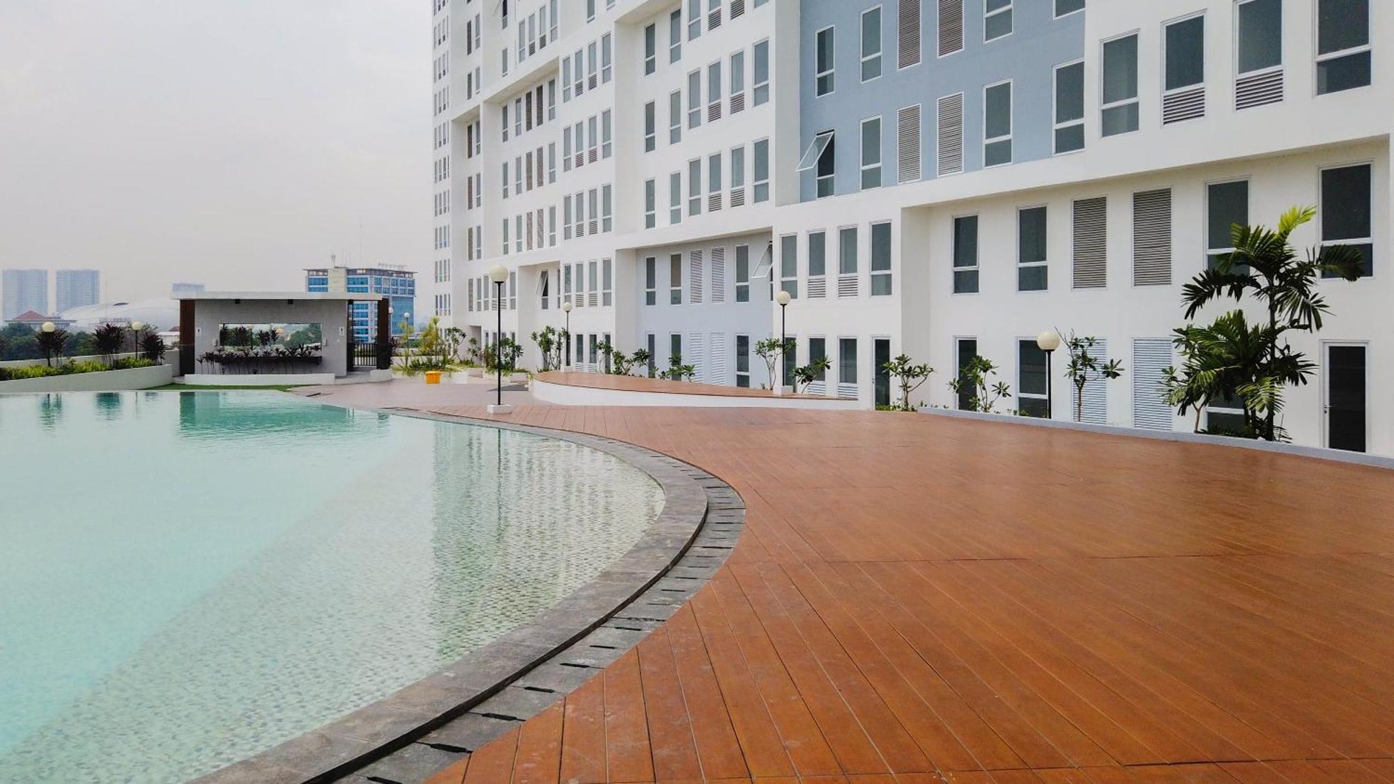 Pleasant Patraland Urbano Near Station By Travelio Apartemen Bekasi